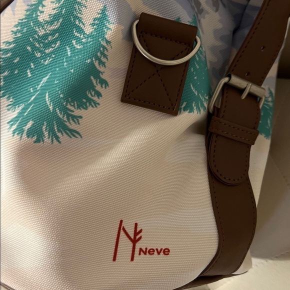 NWT NEVE ST ANTON WEEKENDER Incredible Bag! Ski Theme Extras - Picture 12 of 16